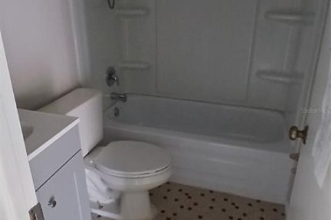 Apartamento en alquiler en Spring Hill, Florida, 3 dormitorios, 130.06 m2 № 2280166 - foto 4