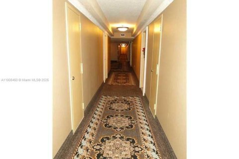 Condominio en alquiler en Aventura, Florida, 1 dormitorio, 99.03 m2 № 2012340 - foto 9