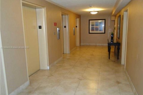 Condominio en alquiler en Aventura, Florida, 1 dormitorio, 99.03 m2 № 2012340 - foto 10