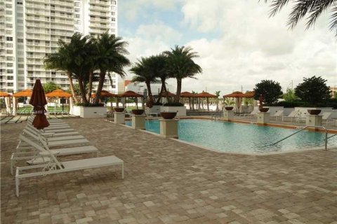 Condominio en alquiler en Aventura, Florida, 1 dormitorio, 99.03 m2 № 2012340 - foto 16