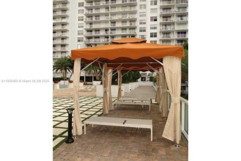 Condominio en alquiler en Aventura, Florida, 1 dormitorio, 99.03 m2 № 2012340 - foto 15