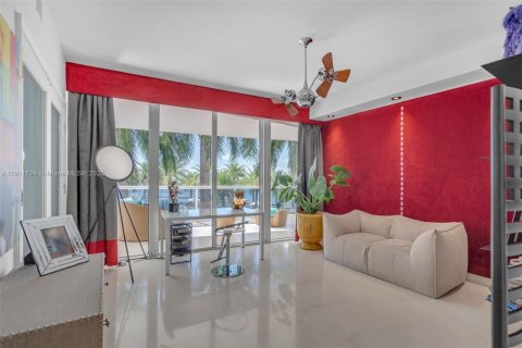 Condo in Miami Beach, Florida, 3 bedrooms  № 1967523 - photo 18