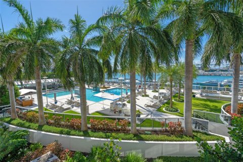 Condo in Miami Beach, Florida, 3 bedrooms  № 1967523 - photo 29