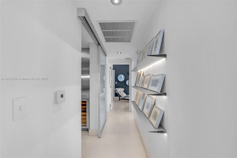 Condo in Miami Beach, Florida, 3 bedrooms  № 1967523 - photo 26