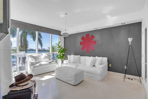 Condo in Miami Beach, Florida, 3 bedrooms  № 1967523 - photo 21
