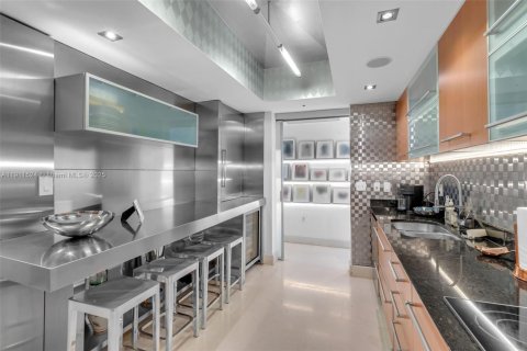 Condo in Miami Beach, Florida, 3 bedrooms  № 1967523 - photo 13