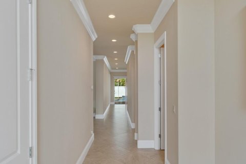 House in Vero Beach, Florida 3 bedrooms, 244.24 sq.m. № 2086871 - photo 3