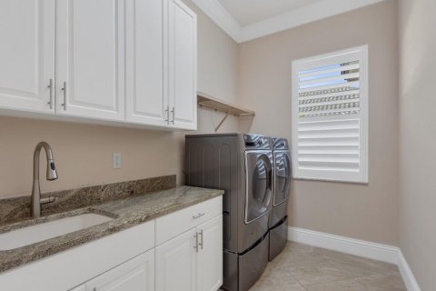 House in Vero Beach, Florida 3 bedrooms, 244.24 sq.m. № 2086871 - photo 26