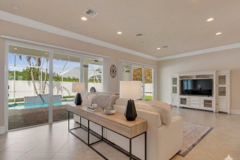 House in Vero Beach, Florida 3 bedrooms, 244.24 sq.m. № 2086871 - photo 14