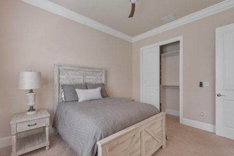 House in Vero Beach, Florida 3 bedrooms, 244.24 sq.m. № 2086871 - photo 22
