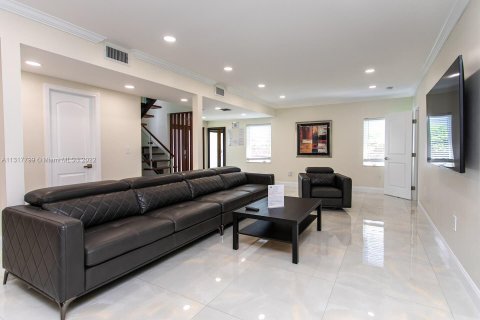 Villa ou maison à louer à Hollywood, Floride: 5 chambres, 204.38 m2 № 2023160 - photo 6