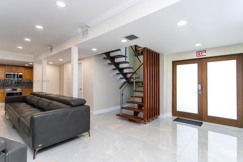 Villa ou maison à louer à Hollywood, Floride: 5 chambres, 204.38 m2 № 2023160 - photo 14