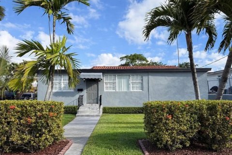 Villa ou maison à Miami, Floride 3 chambres, 122.82 m2 № 2431389