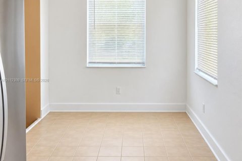 Villa ou maison à louer à Miami, Floride: 3 chambres, 122.82 m2 № 2431389 - photo 10