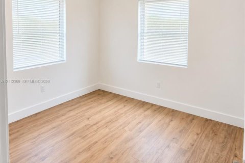 Villa ou maison à louer à Miami, Floride: 3 chambres, 122.82 m2 № 2431389 - photo 14