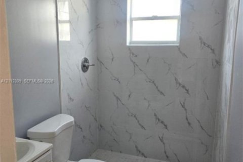 Villa ou maison à louer à Miami, Floride: 3 chambres, 122.82 m2 № 2431389 - photo 8