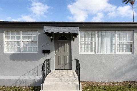 Villa ou maison à louer à Miami, Floride: 3 chambres, 122.82 m2 № 2431389 - photo 2