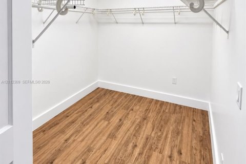 Villa ou maison à louer à Miami, Floride: 3 chambres, 122.82 m2 № 2431389 - photo 6