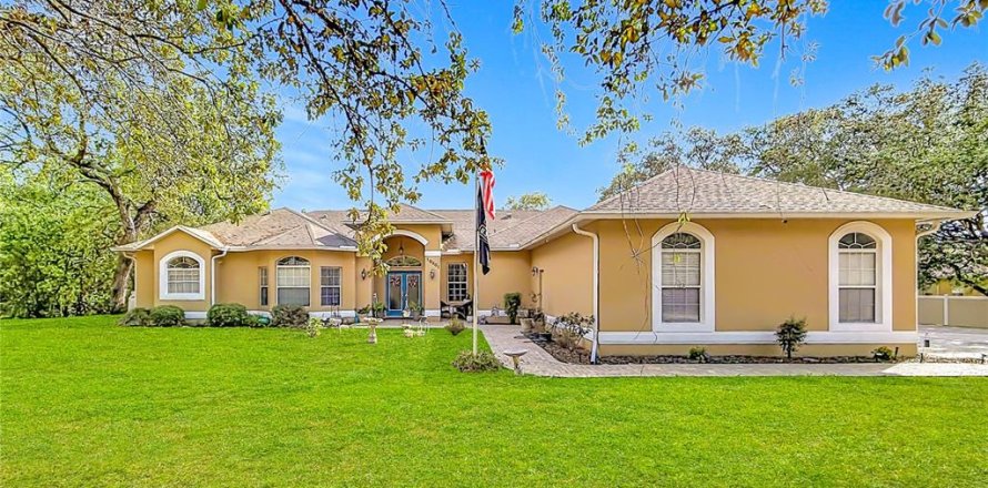 House in Weeki Wachee, Florida 5 bedrooms, 306.21 sq.m. № 2222640