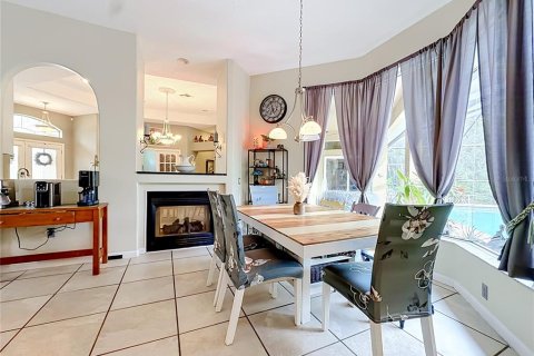 House in Weeki Wachee, Florida 5 bedrooms, 306.21 sq.m. № 2222640 - photo 15