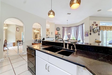 House in Weeki Wachee, Florida 5 bedrooms, 306.21 sq.m. № 2222640 - photo 12