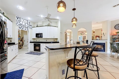House in Weeki Wachee, Florida 5 bedrooms, 306.21 sq.m. № 2222640 - photo 13