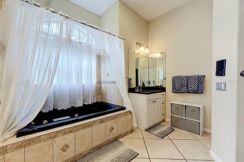 House in Weeki Wachee, Florida 5 bedrooms, 306.21 sq.m. № 2222640 - photo 26