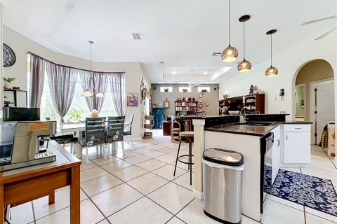 House in Weeki Wachee, Florida 5 bedrooms, 306.21 sq.m. № 2222640 - photo 8