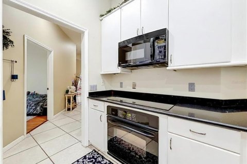 House in Weeki Wachee, Florida 5 bedrooms, 306.21 sq.m. № 2222640 - photo 9