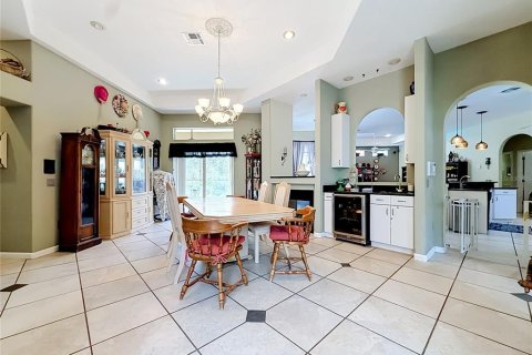 House in Weeki Wachee, Florida 5 bedrooms, 306.21 sq.m. № 2222640 - photo 6