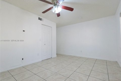 Condominio en alquiler en Miami, Florida, 3 dormitorios, 115.2 m2 № 2020105 - foto 13