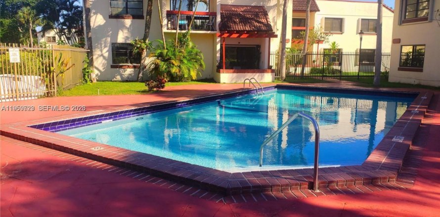 Condominio en Miami, Florida, 3 dormitorios  № 2020105