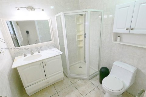 Condominio en alquiler en Miami, Florida, 3 dormitorios, 115.2 m2 № 2020105 - foto 14