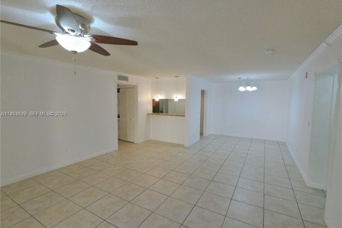 Condominio en alquiler en Miami, Florida, 3 dormitorios, 115.2 m2 № 2020105 - foto 5