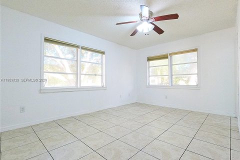 Condominio en alquiler en Miami, Florida, 3 dormitorios, 115.2 m2 № 2020105 - foto 11