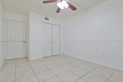 Condominio en alquiler en Miami, Florida, 3 dormitorios, 115.2 m2 № 2020105 - foto 9