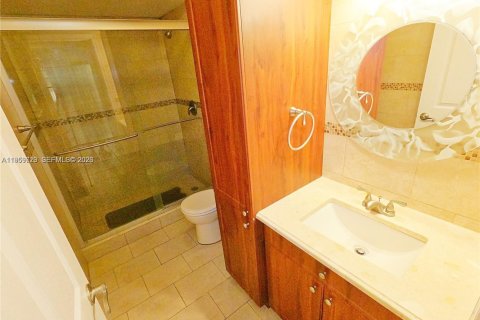 Condominio en alquiler en Miami, Florida, 3 dormitorios, 115.2 m2 № 2020105 - foto 10