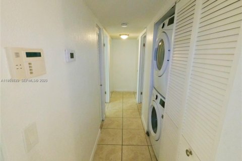 Condominio en alquiler en Miami, Florida, 3 dormitorios, 115.2 m2 № 2020105 - foto 8