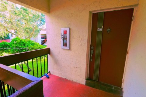 Condominio en alquiler en Miami, Florida, 3 dormitorios, 115.2 m2 № 2020105 - foto 4