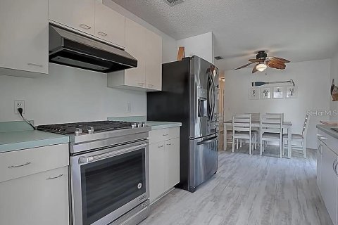 Casa en venta en Lady Lake, Florida, 2 dormitorios, 96.62 m2 № 1677673 - foto 19
