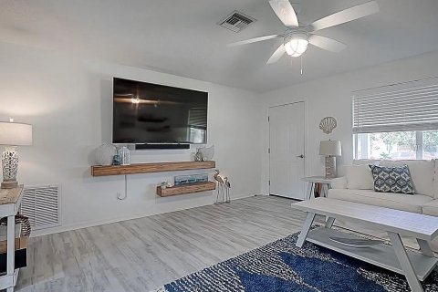 Casa en venta en Lady Lake, Florida, 2 dormitorios, 96.62 m2 № 1677673 - foto 12