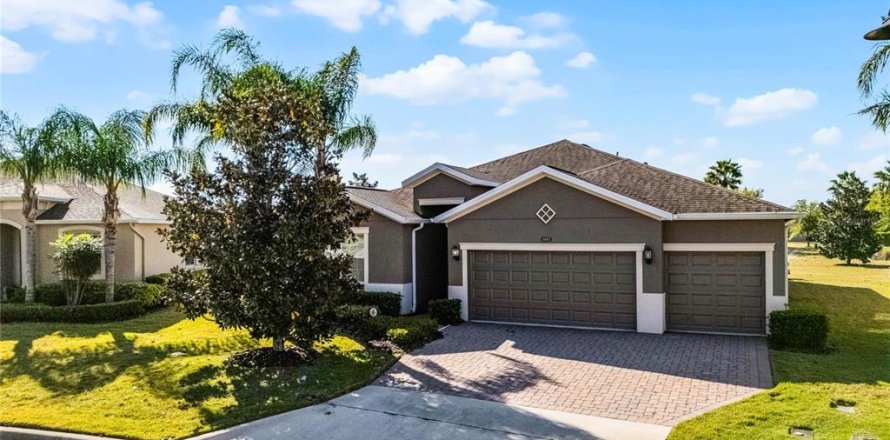 House in Clermont, Florida 3 bedrooms, 242.94 sq.m. № 1587537
