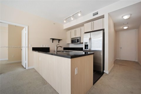 Condo in Miami, Florida, 2 bedrooms  № 1706675 - photo 8