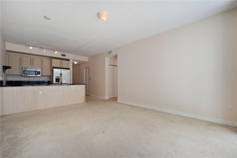 Condo in Miami, Florida, 2 bedrooms  № 1706675 - photo 6