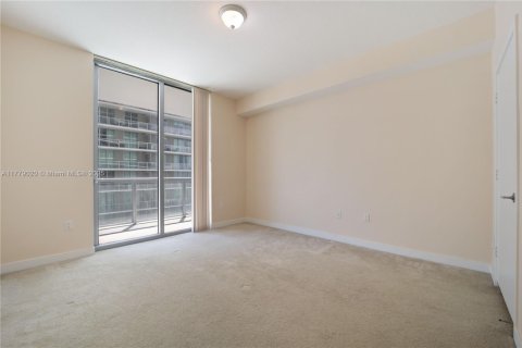 Condo in Miami, Florida, 2 bedrooms  № 1706675 - photo 11