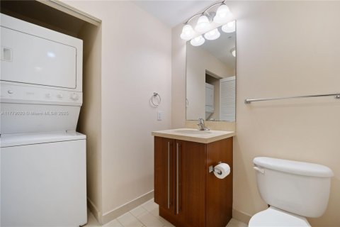 Condo in Miami, Florida, 2 bedrooms  № 1706675 - photo 21