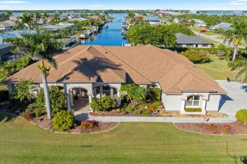 Villa ou maison à Port Charlotte, Floride 3 chambres, 396.23 m2 № 2330329