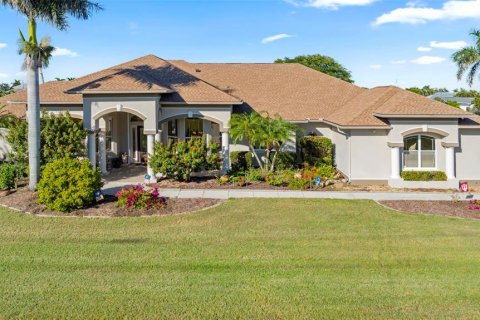 House in Port Charlotte, Florida 3 bedrooms, 396.23 sq.m. № 2330329 - photo 2