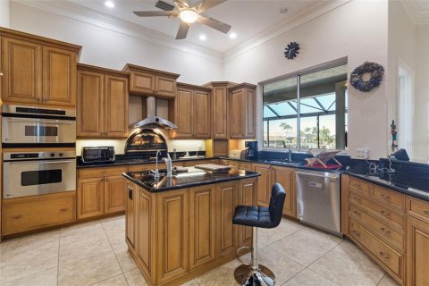 House in Port Charlotte, Florida 3 bedrooms, 396.23 sq.m. № 2330329 - photo 10