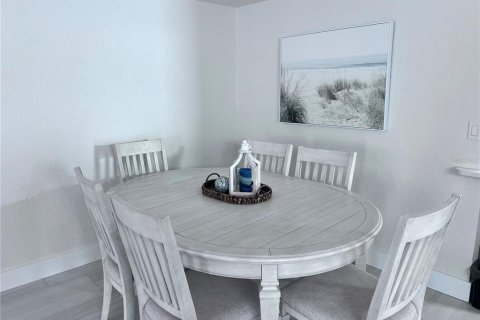 Villa ou maison à louer à Sarasota, Floride: 2 chambres, 110.55 m2 № 2108706 - photo 7